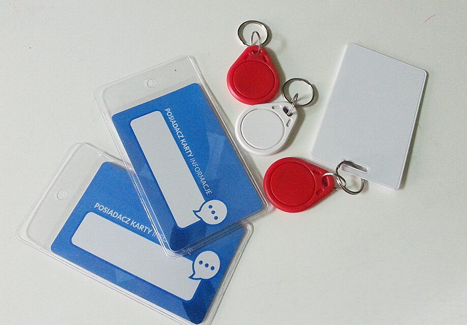 System RCP – co w praktyce jest lepsze – karta czy brelok RFID?