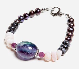 Biżuteria z kamieni półszlachetnych jak dopełnienie stylizacji