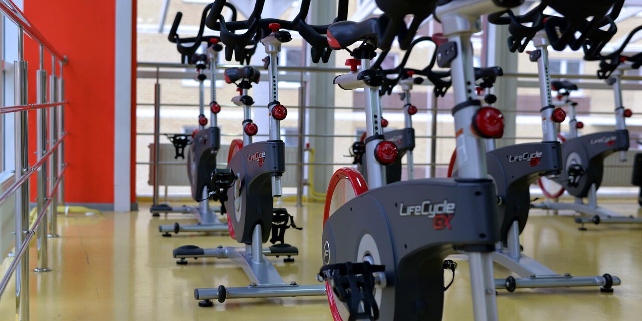 Rower treningowy – nie tylko dla osób pragnących spalić tkankę tłuszczową